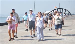 Mùa lễ lớn cuối năm của phương Tây: Hạ Long thành tâm điểm