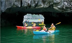 Tìm hiểu về hoạt động chèo thuyền Kayak tại Hạ Long